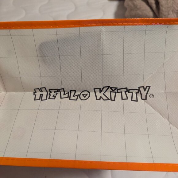 NWT Hello Kitty Hawaiian Islands Reusable Bag Foldable Tote Water Resistant - Picture 5 of 6